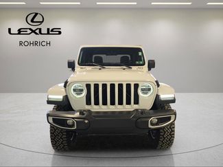 Used 2020 Jeep Gladiator Overland video 2