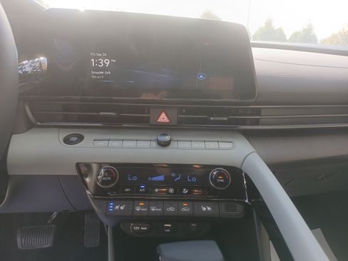 New 2025 Hyundai Elantra Limited image 25