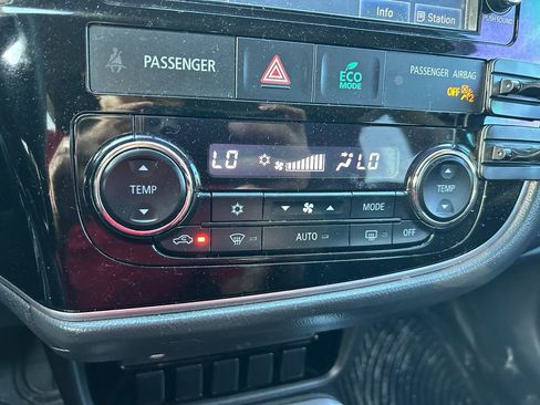 Used 2018 Mitsubishi Outlander LE AWD/4WD image 26
