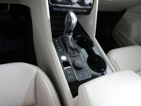 Used 2023 Volkswagen Atlas SE w/ Panoramic Sunroof Package image 24