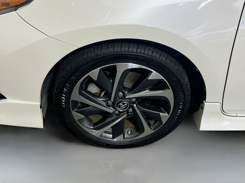 Used 2018 Toyota Corolla iM image 13