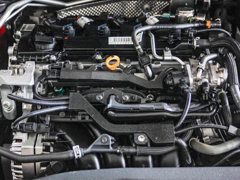 Used 2024 Toyota Corolla Cross XLE image 27