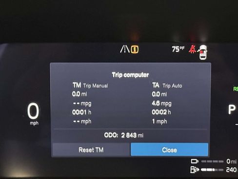 Used 2025 Volvo XC60 T8 Plus AWD/4WD image 5