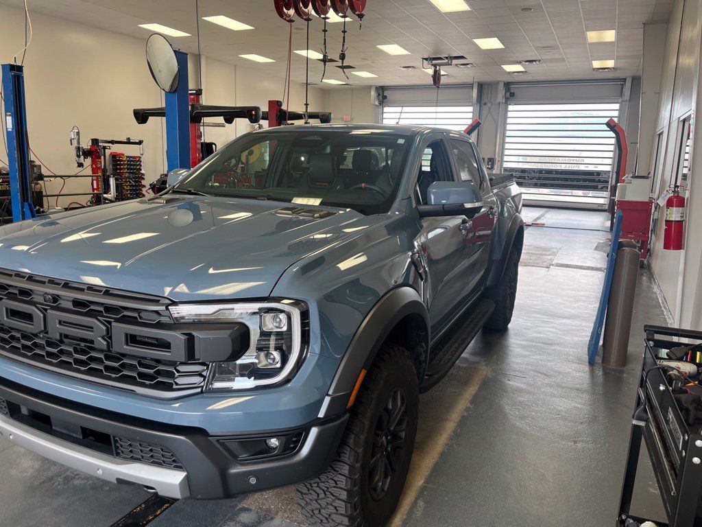 Used 2025 Ford Ranger Raptor AWD/4WD image 1