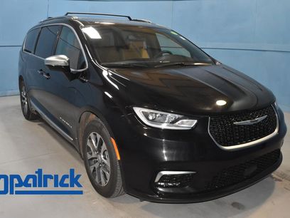 Used 2023 Chrysler Pacifica Pinnacle