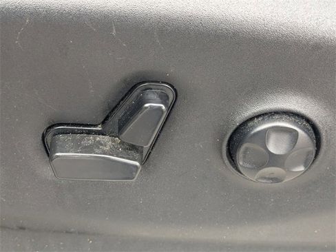 Used 2021 Chrysler Voyager Lxi image 15