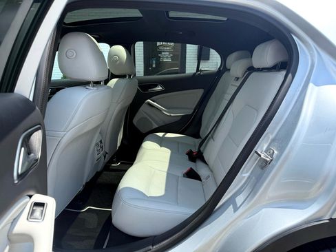 Used 2019 Mercedes-Benz GLA 250 4MATIC image 21