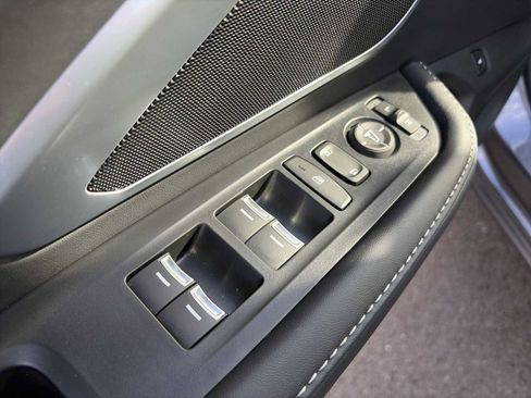 Used 2025 Acura RDX SH-AWD image 15