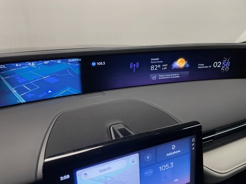 Used 2024 Lincoln Nautilus Premier w/ Equipment Group 102A image 10