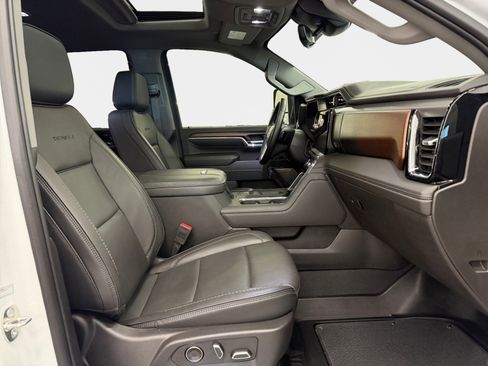 Used 2024 GMC Sierra 2500 Denali w/ Denali Reserve Package AWD/4WD image 12