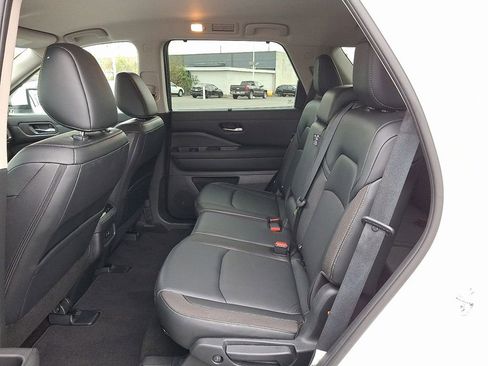 Used 2023 Nissan Pathfinder SL w/ Black Appearance Package image 13