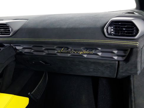 Used 2022 Lamborghini Huracan STO image 36