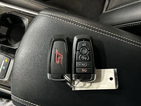 Used 2020 Ford Edge ST image 32