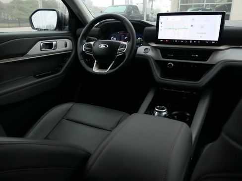 Used 2025 Ford Explorer Active w/ Active Comfort Package image 25