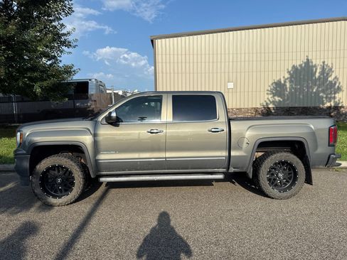 Used 2017 GMC Sierra 1500 Denali w/ Denali Ultimate Package AWD/4WD image 9