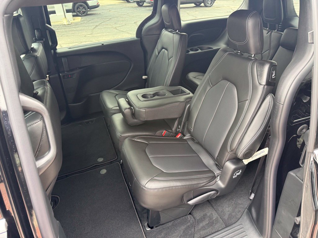 New 2027 Chrysler Pacifica Select FWD image 17