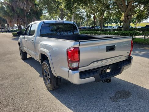 Used 2023 Toyota Tacoma SR5 w/ Technology Package RWD image 4
