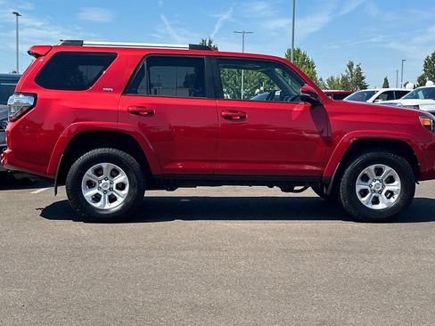 Used 2022 Toyota 4Runner SR5 Premium w/ Moonroof Package AWD/4WD image 3