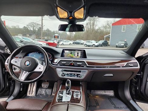 Used 2020 BMW 750i xDrive w/ M Sport Package image 17
