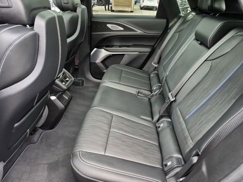 Used 2026 Cadillac Lyriq V AWD/4WD image 18