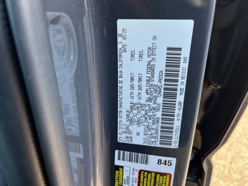 Used 2025 Toyota Tacoma TRD Off-Road image 29