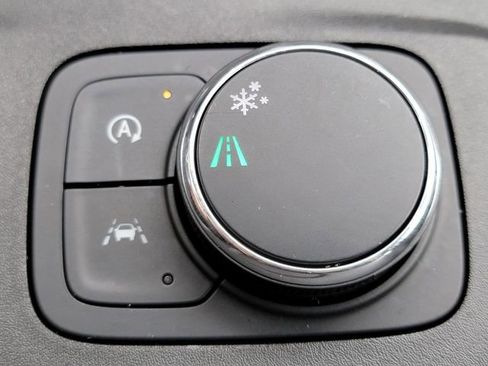 Used 2023 Chevrolet Traverse LT w/ LPO, Floor Liner Package FWD image 7