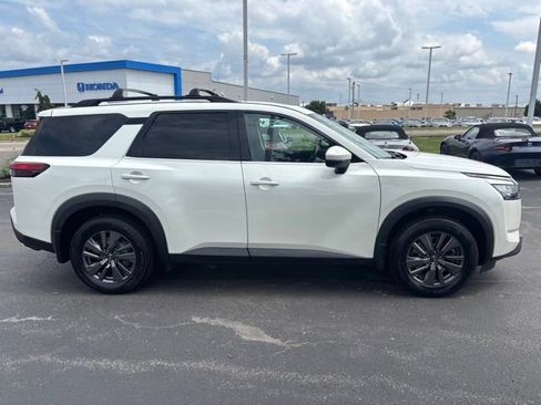 Used 2023 Nissan Pathfinder SV w/ SV Premium Package AWD/4WD image 6