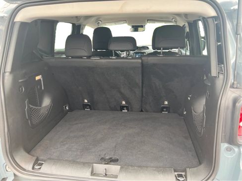 Used 2018 Jeep Renegade Latitude w/ Cold Weather Group AWD/4WD image 18