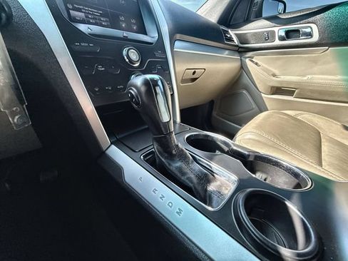 Used 2015 Ford Explorer XLT w/ Equipment Group 202A FWD image 19