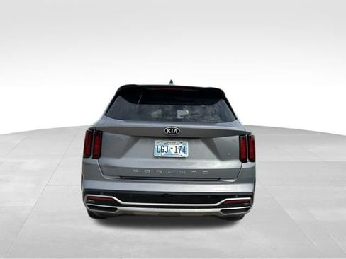 Used 2021 Kia Sorento S w/ Panoramic Sunroof Package FWD image 4