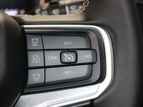 Used 2025 Jeep Wagoneer L Series II w/ 8-pass Seating Package image 45