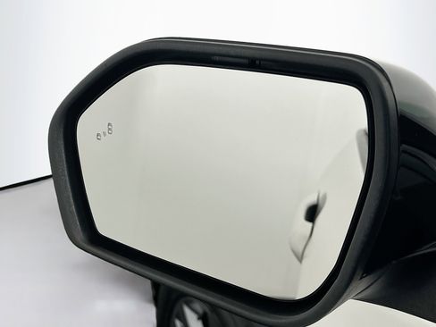 Used 2022 Ford Explorer XLT w/ Equipment Group 202A image 16