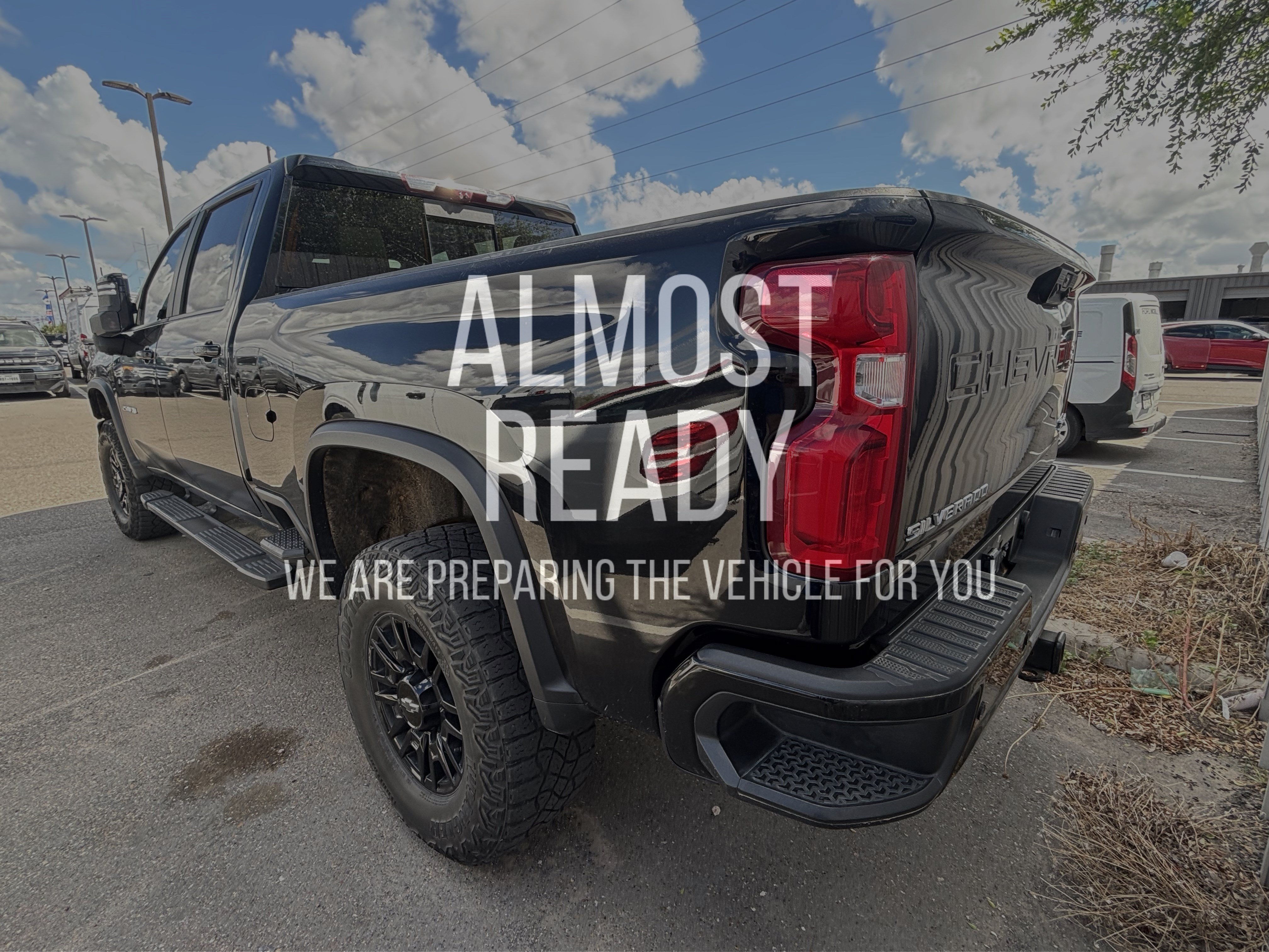 Used 2024 Chevrolet Silverado 2500 ZR2 w/ Technology Package AWD/4WD image 3