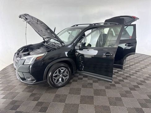Used 2023 Subaru Forester Premium AWD/4WD image 10