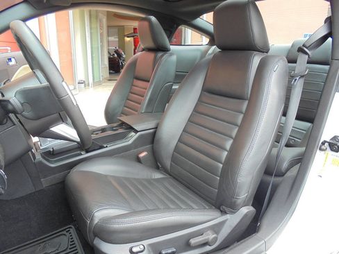 Used 2009 Ford Mustang GT RWD image 9