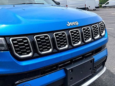Used 2025 Jeep Compass Limited AWD/4WD image 5