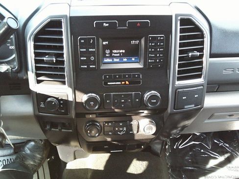 Used 2017 Ford F250 XLT w/ XLT Value Package AWD/4WD image 26
