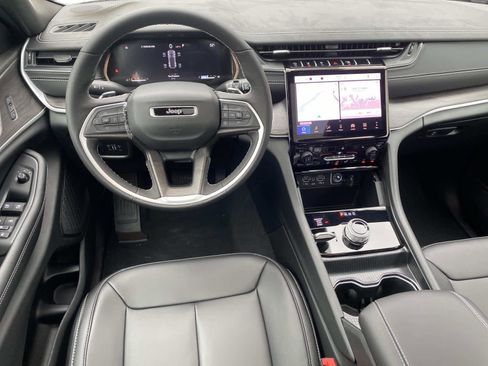 New 2025 Jeep Grand Cherokee Limited image 8