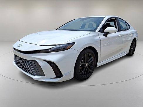 Used 2025 Toyota Camry SE FWD image 5