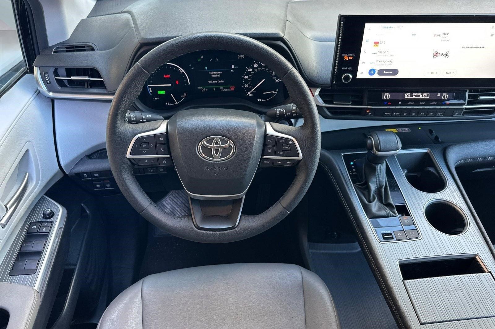 Used 2026 Toyota Sienna XLE FWD image 31