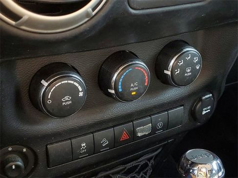 Used 2017 Jeep Wrangler Rubicon w/ Dual Top Group image 21