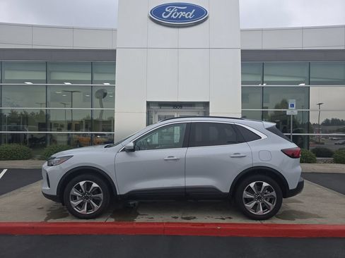Used 2025 Ford Escape Platinum AWD/4WD image 1