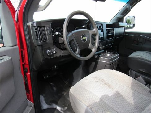 Used 2017 Chevrolet Express 3500 image 9
