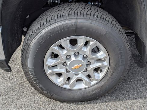 Used 2025 Chevrolet Silverado 2500 LT image 24