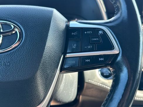 Used 2022 Toyota Highlander XSE AWD/4WD image 22