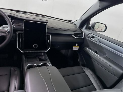 New 2026 GMC Acadia Elevation w/ Elevation Premium Package AWD/4WD image 17