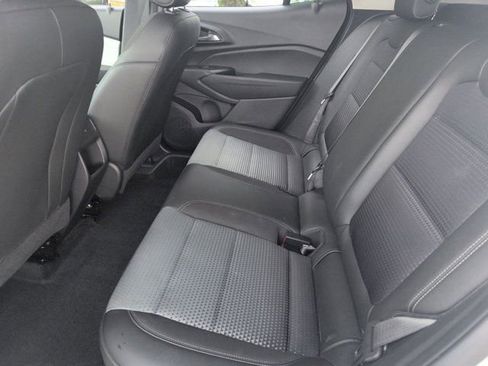 Used 2025 Chevrolet Trax LT w/ LT Convenience Package FWD image 27