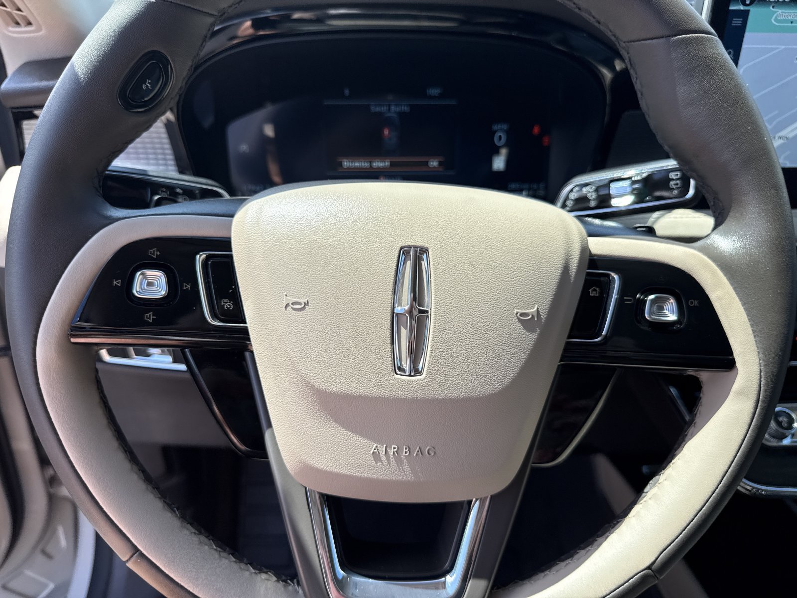 Used 2023 Lincoln Corsair FWD w/ Equipment Group 101A image 34