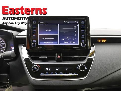 Used 2022 Toyota Corolla LE image 12