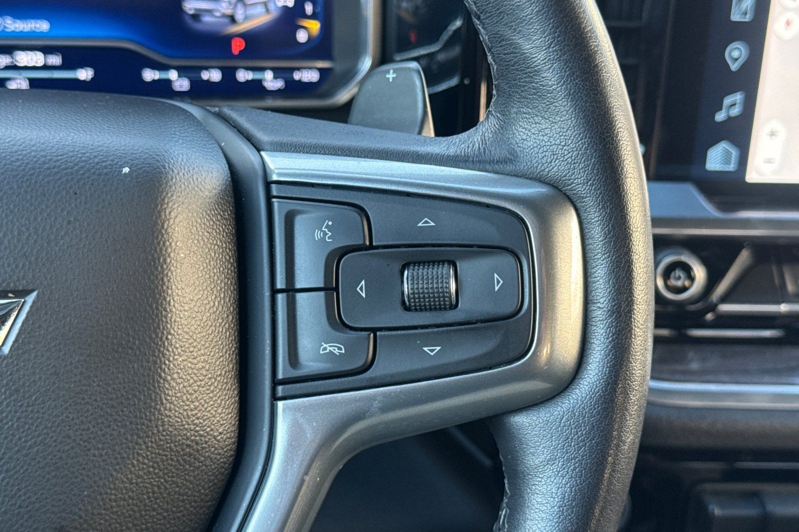 Used 2022 Chevrolet Silverado 1500 LTZ AWD/4WD image 36